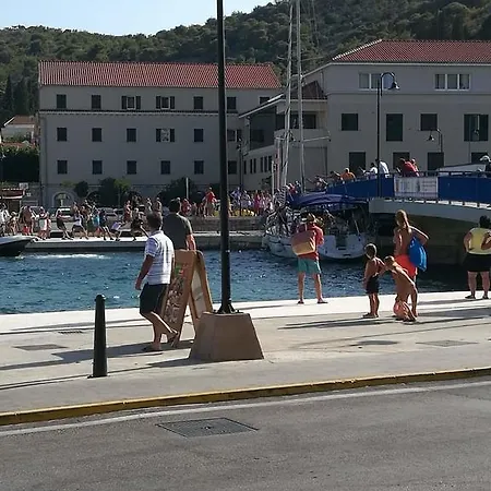 Apartamento Tisno Apartment *
